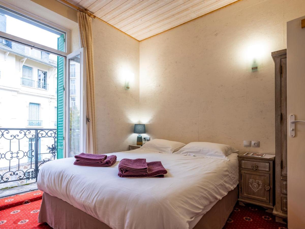 La Tour Pom'Pin Bed & Breakfast La Bourboule Bagian luar foto